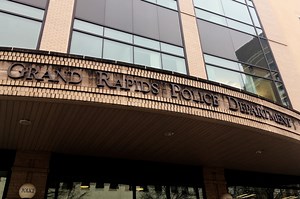 Grand Rapids police chief defends officers in controversial arrest video