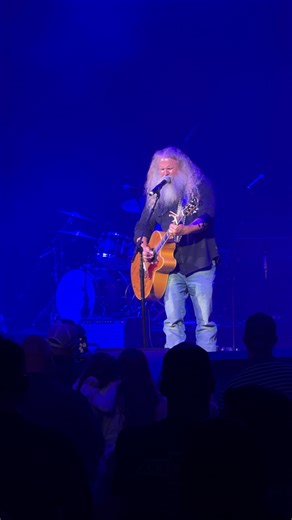 A moving performance of "In Color" by Jamey Johnson 🙌 | CMT