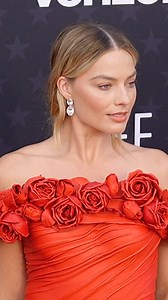 The lowdown on #MargotRobbie's favourite lipstick. | British Vogue