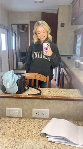 Jessica Kelsey Amlee on Instagram: "I love my Heartland family 💛 this was a fun adventure! happy to be back on tonight’s episode #cbc #heartland"