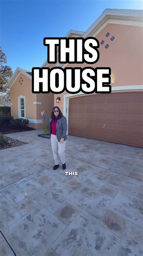 Escape to your own private resort at 1902 Franco Place ✨ This premier Casa Grande in Tierra Del Sol wraps around a dramatic indoor courtyard and an expansive outdoor oasis with a solar-heated saltwater pool, full bar, and birdcage enclosure—designed for effortless entertaining and lock‑and‑leave living. Life in The Villages hits different when your home has: \t •Dual primary suites, a guest suite, and over 3,300 sq ft of upgraded single-level living. \t •Indoor/outdoor courtyards that feel like 