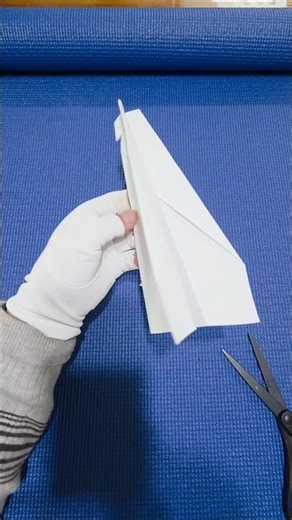 Making fast and far-fetched paper airplanes