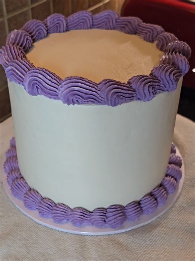Cake Decorating Tips for Beginners: How to Frost a Cake