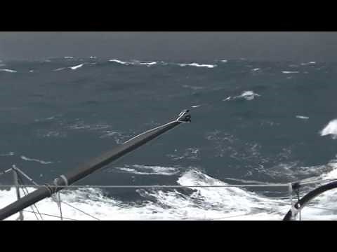 Images de tempête à bord de Finistère Mer Vent - Jean Le Cam / Vendée