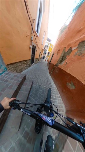 Warning: This Common Urban Bike Mistake Could Seriously Get You Hurt