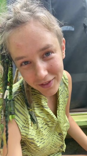 Let's Stain!!!! 🌻😁🌲 #offgrid #offgridmisty #misty #mistyy #staining #valife #virginialife #tnlife #tennesseecheck #rastas #beautifulday #niceweathertoday | Life off Grid Misty