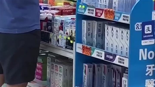 Видео Молодой человек, прекратите! Я вообще то здесь работаю) | OK.RU