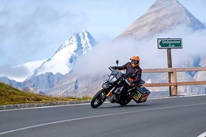 17K views · 815 reactions | Ein motorisiertes Kamerateam hat Joe Pichler, den seit dem Jahr 1984 Motorradreisen auf KTM-Bikes in alle Kontinente dieser Erde führen, bei seiner Fahrt auf der Hochalpenstraße begleitet. Das Ergebnis: Ein Film, der Profi-Biker Pichler beim perfekten Schwingen durch die Kurven und die wunderschöne Landschaft zeigt und der nicht nur Motorradfahrern Gusto auf Kurven und Kehren macht. | Grossglockner Hochalpenstrasse | Facebook