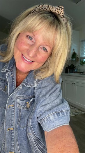 Cropped Jean Jacket for Fall Transition: Styling Tips & Outfit Ideas