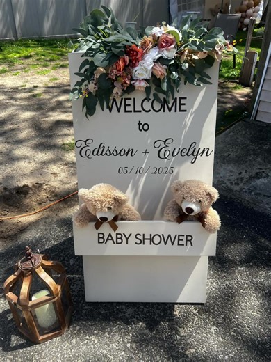 Custom welcome sign for a beautiful baby shower Handmade props: arch, teddy bears, floral details &t more. Crafted by PartyPropsWorkshop DM for custom builds! #babyshower #EventsProps #HandMadeDecor #EventStyling