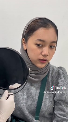 Upper lobe piercing #SunsilkCreatorAcademy #piercingindonesia #piercing #tindik #upperlobepiercing #tindiktelinga #tindikkuping #piercingbandung #tindikbandung #piercingjakarta #tindikjakarta