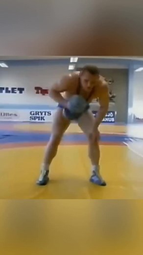 Aleksandr Karelin Training: Wrestling and MMA Strength Training