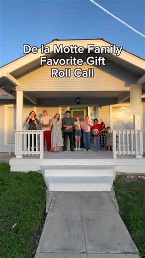 Amber de la Motte on Instagram: "Favorite gift roll call! #merrychristmas"