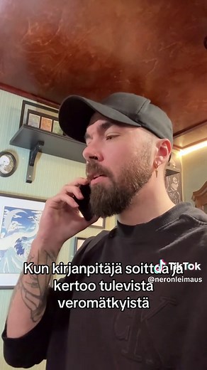 Vitsit tatuoinneista: Kirjanpitäjä ja veromätkyt