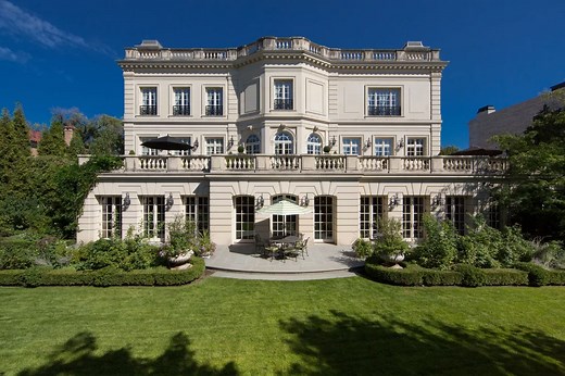 Illinois’ most expensive home on the market occupies 8 city lots in Chicago’s Lincoln Park
