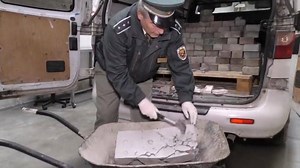 88K views · 532 reactions | Ukrajinec posunul pašovanie cigariet na nový level:-)))) Skoro sme z toho odpadli...Sledujte Noviny o 19. 30h, všetko sa dozviete! | Katarína Kleknerová TV JOJ | Facebook