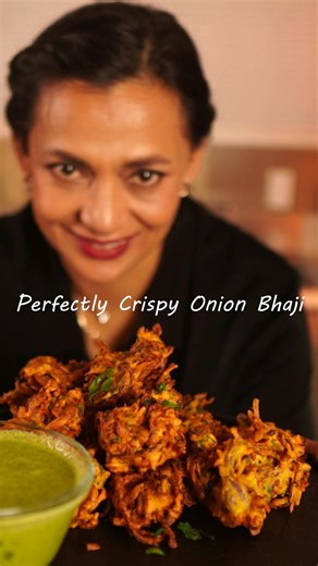 Perfectly Crispy ONION BHAJI - Onion Pakoda