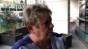 Les pros de l’arnaque d'Ocean's 8, Le Film ont donné une mission spéciale à Studio Danielle ! Dans NOS bureaux... 😱😅 Pour découvrir si Danielle va réussir, c'est par ici 👉 https://bit.ly/2LmPj6F | AlloCiné