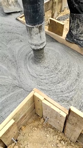 Construction - Technology - Engineering on Instagram: "Every day, a new engineering marvel rises on the construction site! Does watching this process amaze you too? Construction is not just about pouring concrete and stacking bricks; every project requires planning, dedication, and flawless coordination. Workers, engineers, and operators collaborate in perfect harmony to build massive structures from the ground up. Every detail matters in this process. From the foundation to the roof, each stage