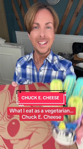 Chuck E. Cheese on a Monday!! @Chuck E. Cheese #chuckecheese #pizzalovers #mukbangs #lunchtime #vegetarian