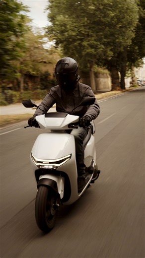 ⚡️ Nova CUV e: Apresentamos a nova CUV e: a nova scooter elétrica que chega ao mercado português em setembro. Condução inteligente, preparada para o futuro. Preparados para o que aí vem? 😎 Fiquem atentos! | Honda Portugal Motos
