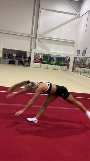 Can you do the splits? 🤸🏼‍♀️ #adultgymnastics #gymnastics #gymnast #flips #walkover #splits #flipcombo #backflip #ryderwear #untouchable