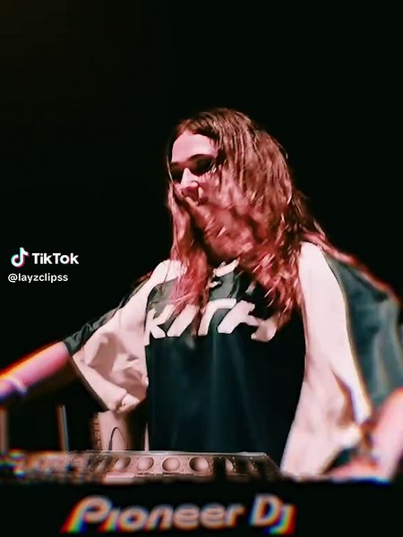 Explore Layz's Unique Dubstep Beats at Wobbleland