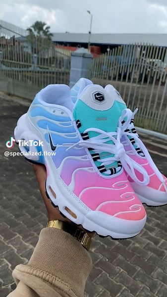 Nike Tn Srd2350: Stylish Women's Sneakers