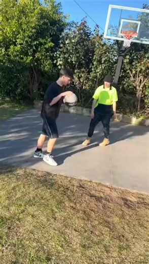 Shocking Damo's Basketball Skills