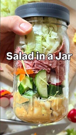 Save that mustard jar and make a honey mustard dressing & a Mason Jar Salad! 🥗 #salad #saladrecipe