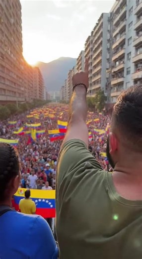 The moment of liberation.Venezuelan citizens reacting to the news with overwhelming emotion, marking a potential turning point for the country.#WorldNews #VenezuelaCrisis #Geopolitics#MaduroCaptured