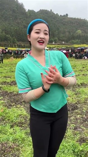 Catching pigs is beautiful.#My rural life#Pig-catching challenge#Catching pigs in the mud#