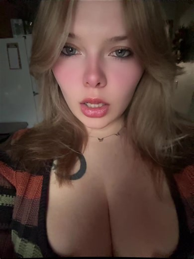 Juicy lips 😍 #toofaced #tiktokshop #makeup #lipgloos #girl