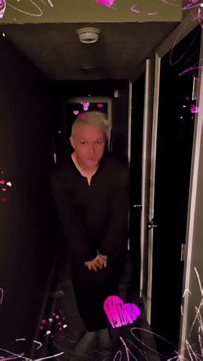 Old CRAZY Man Dances In His Nightgown 🙀 Before Nurses Arrive 😳 #cringe #oldman #nightgown #king