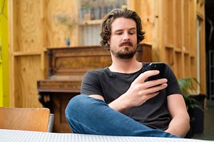 How to Do Tinder According to Linguistic Experts