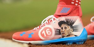 Bryce Harper made a great tumbling catch in cleats he wore as a tribute to Jose Fernandez