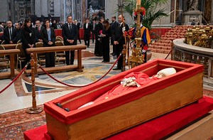 Pope Francis’ coffin to be sealed in rite on Friday evening - Vatican News
