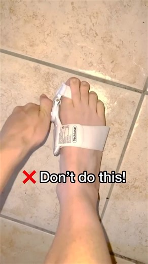 This is a great exercise to restore toe alignment, mobility and strengthen the muscles in your feet! #bunions #HealthyFeet #foothealth #selfcaretips #toes #walking #plantarfasciitis #FootPainRelief #wellness #beautytips | PostureStrong