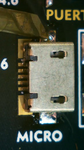 Asi de fácil podemos soldar un puerto micro USB. Estoy utilizando mi nueva estación de soldado Aifen A9 Pro. En mi canal pueden ver la reseña completa de este equipo que incorporé a mi banco de trabajo. #electronics #soldering #electronicslovers #education #repair #phonefix #microsoldering | Kriss Electronics