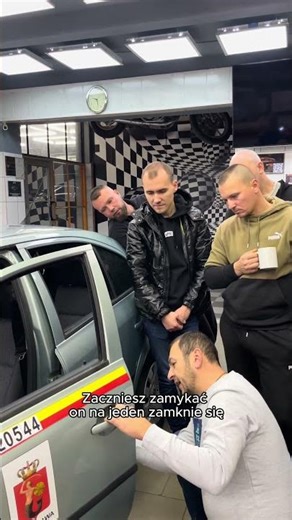 Szkolenie PDR w Warszawie. Naprawa wgnieceń na drzwiach