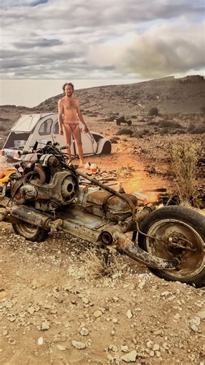 Carvuk | Y si saber de mecánica te salva la vida? 🔧 Aquí la increíble historia de Emile Leray, el mecánico que convirtió su citroneta en moto para... | Instagram