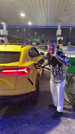Direttamente da Dubai Ti piaci curriri 😘😂🤣😅🤣 Oggi così con la Lamborghini gialla 😍