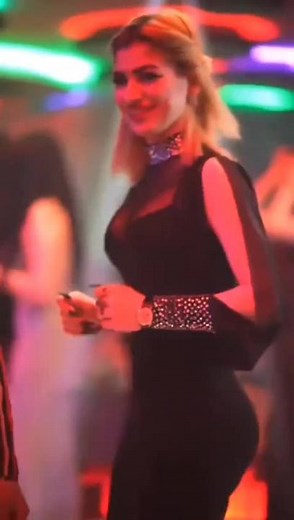 🎶✨wooow, 🥰Elegant dancing 💃& perfect figure💋 is shown incisively and vividly in this black prom dress👗👍♥️#simpledance #dancerlife #dancing_time #fyp #jfypage #jfy #goodlooking #elegantlady #charming #graceful #blackdress #turkishlady #promdresses #fingure #wingdance #elegance #young #beautylady