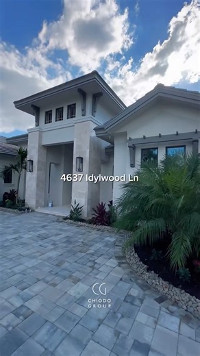 𝑅𝑦𝑎𝑛 𝐶ℎ𝑖𝑜𝑑𝑜 - Luxury Real Estate on Instagram: "Introducing a Masterpiece in Quail West ✨ Timeless Architecture • Modern Luxury • Prestigious Golf Community Welcome to a stunning new construction estate by Florida Lifestyle Homes—perfectly positioned in one of Naples’ most exclusive and sought-after communities: Quail West. This residence is the definition of refined living, where architectural elegance meets state-of-the-art design. Step inside and experience: ✨ An expansive open floor