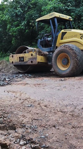 road compactor very impressive #heavyequipment #compactor #construction #roadconstruction