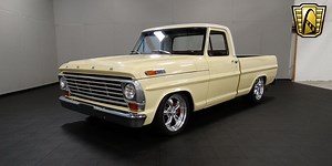 You'll Want to Go Cruisin' in This Super Clean 1967 Ford F-100 - Ford-Trucks.com