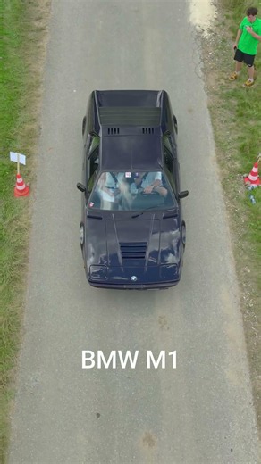 BMW M1 von oben – der einzige echte Mittelmotor-BMW aller Zeiten 🏎️