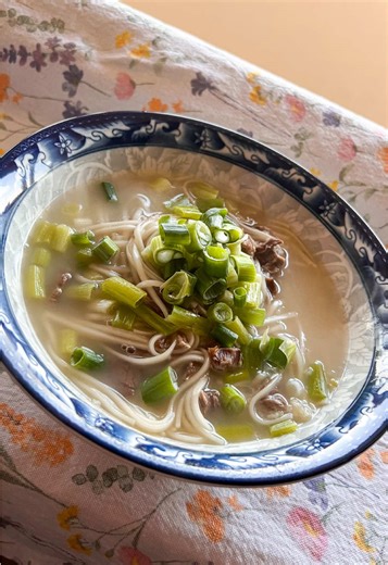 Beef bone soup (Seolleongtang) This is the next recipe made from the bone broth one I posted before. This is absolutely amazing. 🍜 What you’ll need: 2l bone broth 1 cup beef from the initial broth 5 small scallions 3 garlic cloves 1 tsp salt Noodles Directions: 1. Boil the bone broth. 2. When it starts to boil add the beef and most of the scallions. Keep a few for plating. 3. Add the salt and mix. 4. After 5 minutes add the noodles and boil them as much as you need. It depends on the noodles. 5