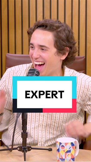 Amy Poehler & Marcello Hernandez: The 'Expert' Sketch Moment