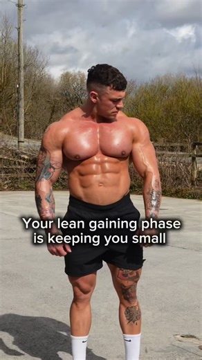Lean gaining is why you’re small Regardless of what the broccoli heads tells you, “main-gaining” is a very inefficient way to grow Trying to stay too lean year round is a slow and painful route to you not gaining any muscle. I get it, I’ve been there coming out of prep. It’s hard seeing your lines fade and you want to hold on to the shreds BUT If you avoid increasing your bodyweight, you’re never going to grow You’ll have coaches telling you you need to stay “lean” in your off season and you sho